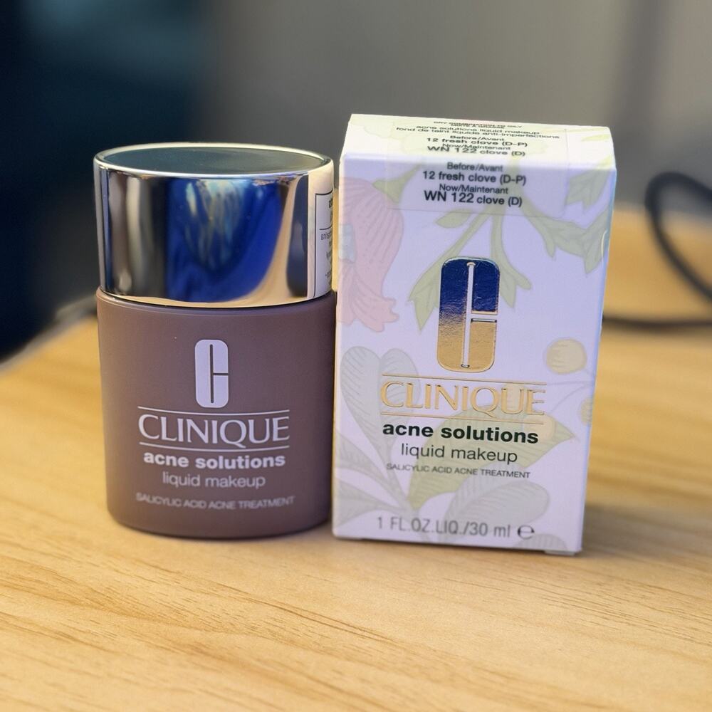 NIB Clinique Acne Solutions Liquid Makeup CN 122 Clove (MF) 1 fl oz
